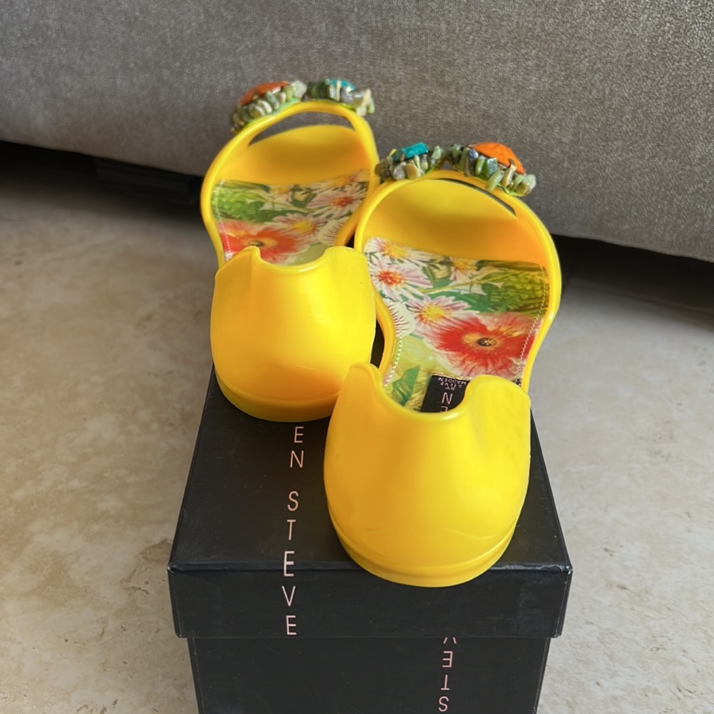 NEW Steven by Steve Madden. Size 9. Jellys Yellow - Picture 4 of 7